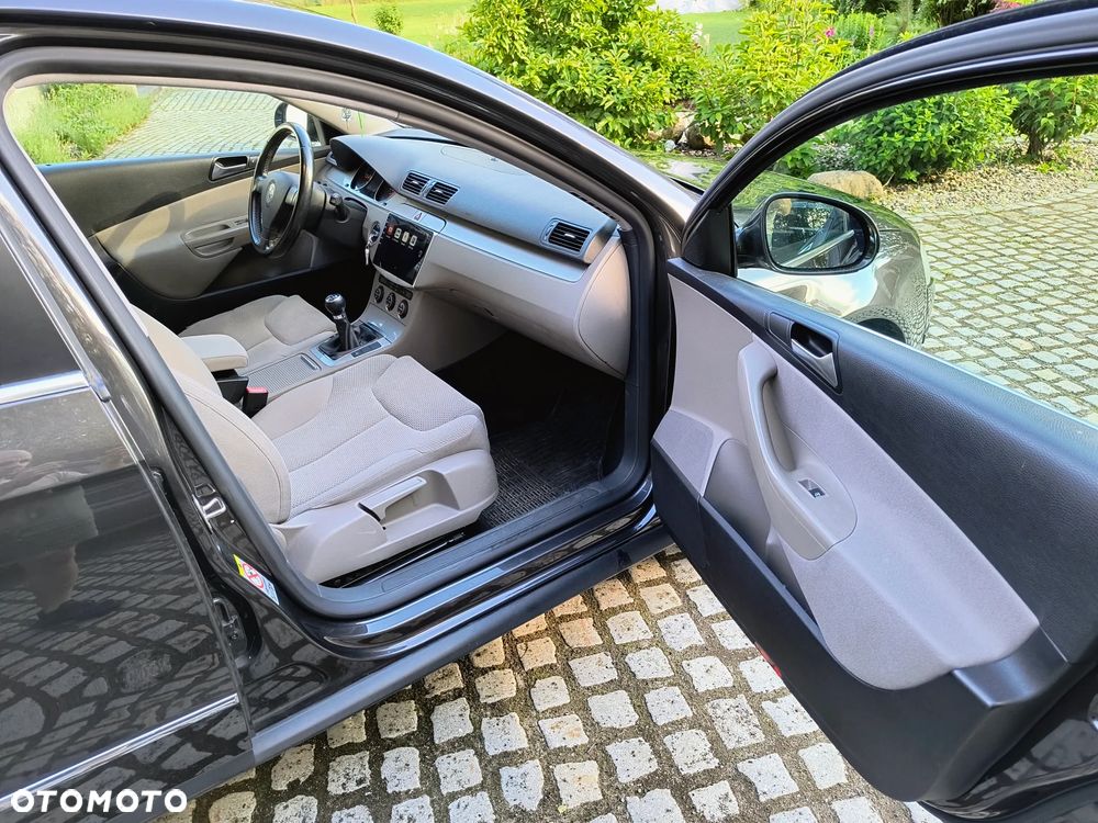 Volkswagen Passat 2.0 TDI DPF Comfortline - 26