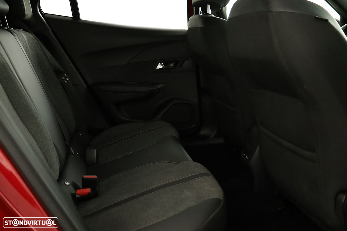 Peugeot 2008 1.2 PureTech Allure - 24