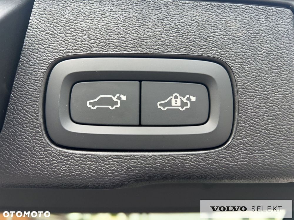Volvo XC 60 B5 B AWD Plus Black Edition - 20