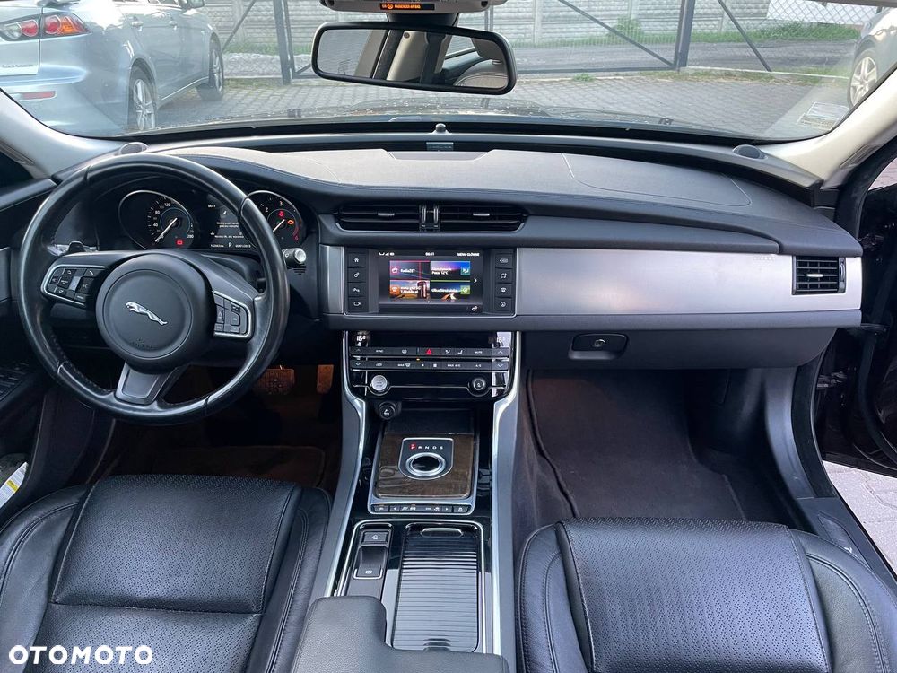 Jaguar XF 20d R-Sport Ingenium Edition - 18