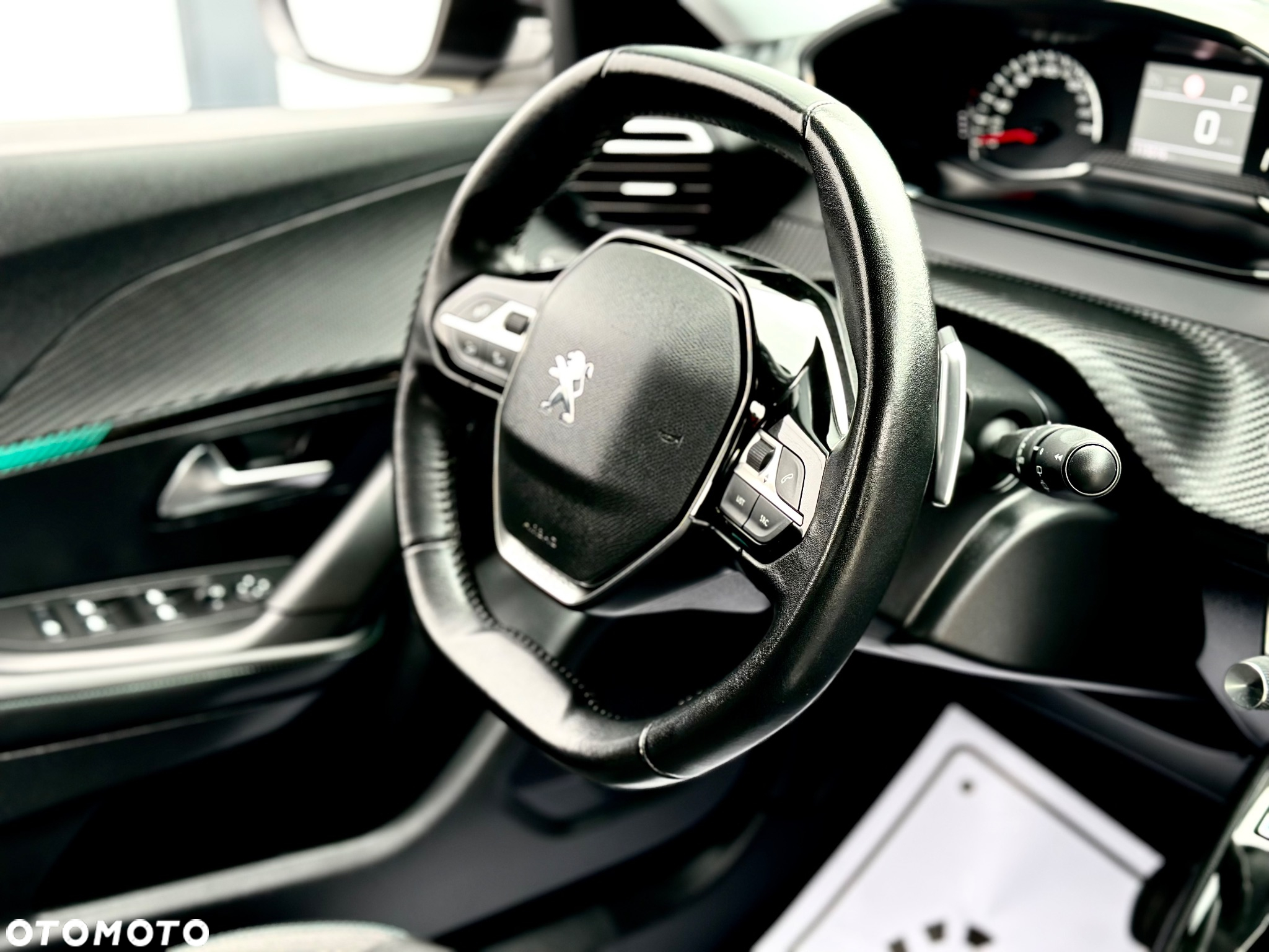 Peugeot 2008 1.5 BlueHDi Allure S&S EAT8 - 40