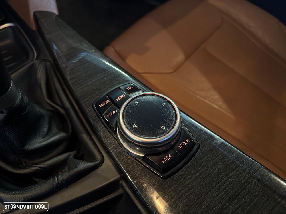 BMW 320 d EfficientDynamics Line Luxury - 25