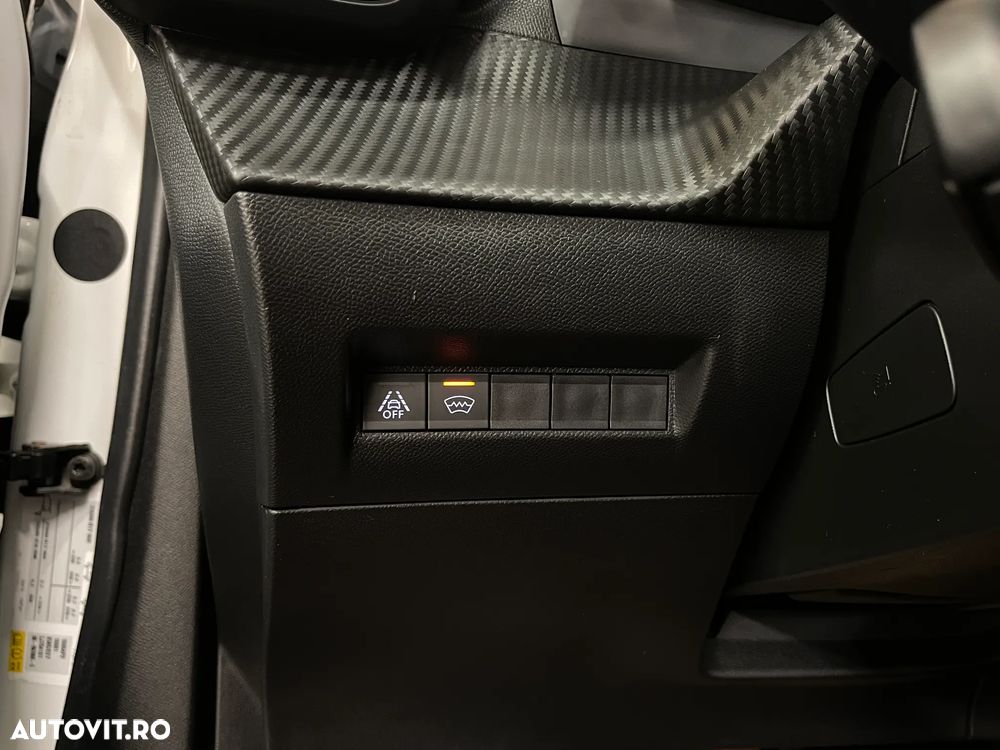 Peugeot 2008 PureTech 130 GT Pack - 26