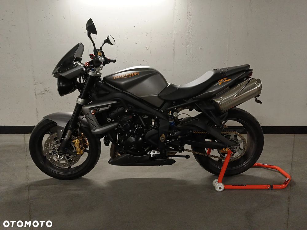 Triumph Street Triple - 10