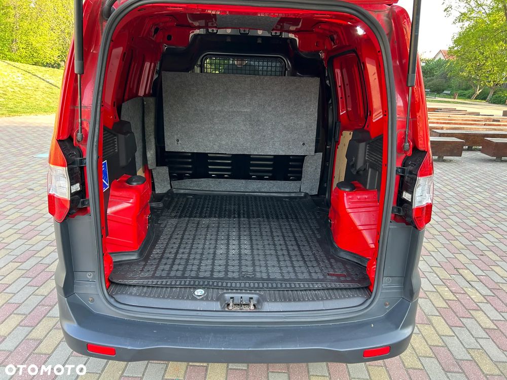 Ford Transit Courier - 14