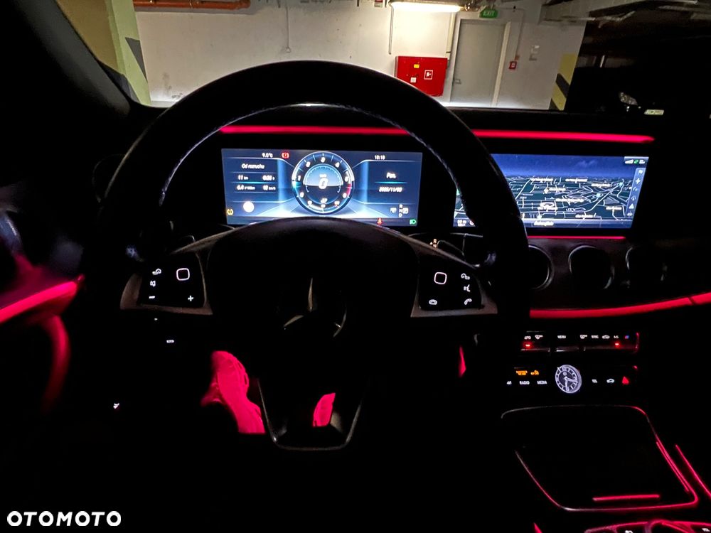 Mercedes-Benz Klasa E 220 d 9G-TRONIC - 22