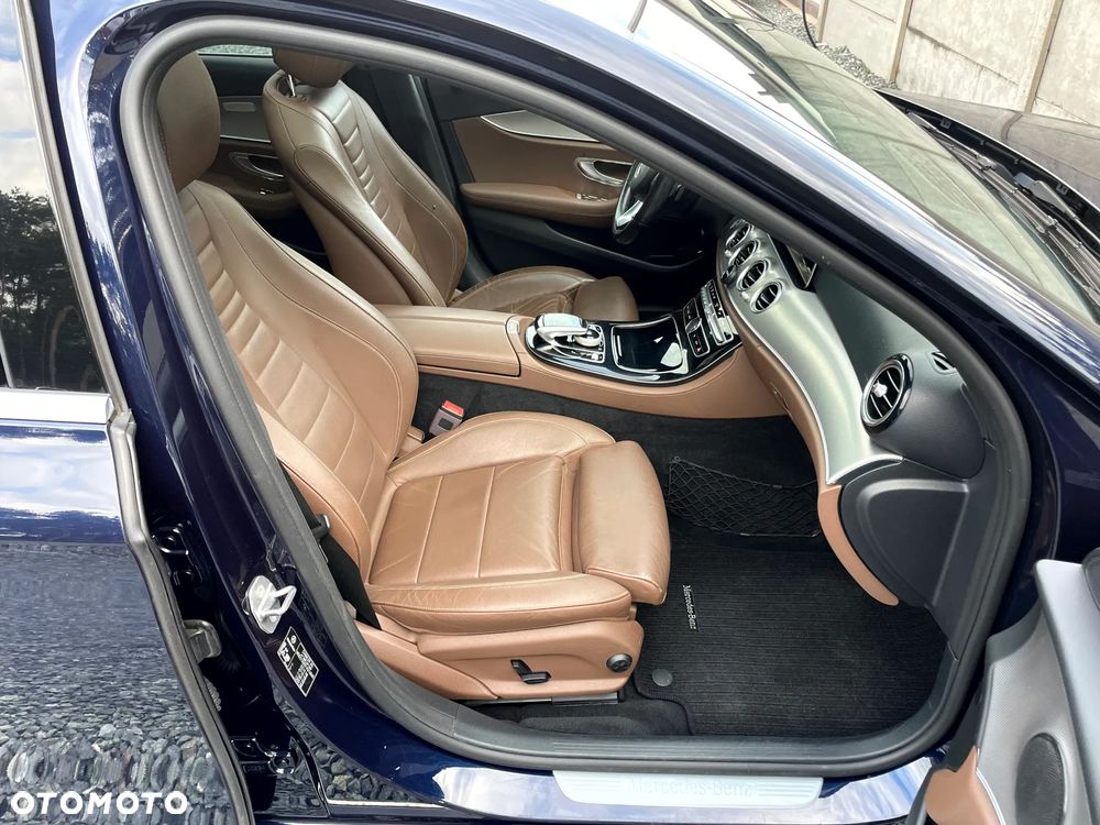 Mercedes-Benz Klasa E 220 d 4Matic 9G-TRONIC Avantgarde - 27