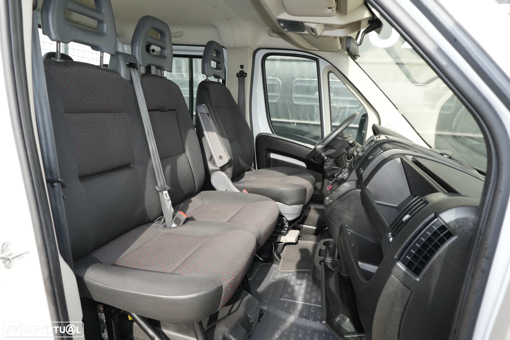 Peugeot Boxer 7Lugares 2.2BlueHDI 140cv - 8