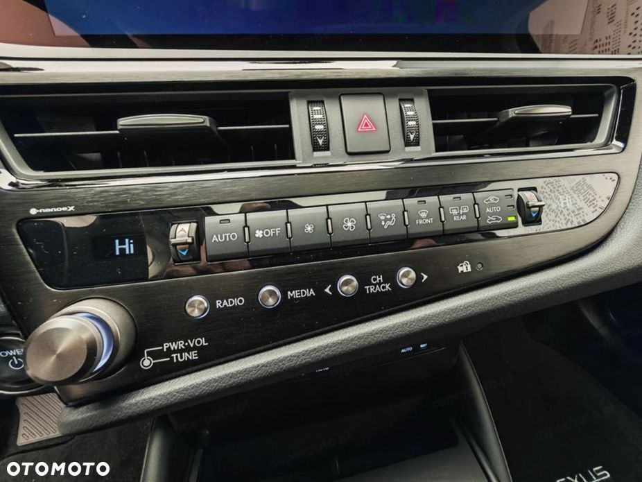 Lexus ES 300h Business Edition - 14