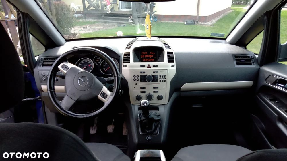 Opel Zafira 1.6 - 8