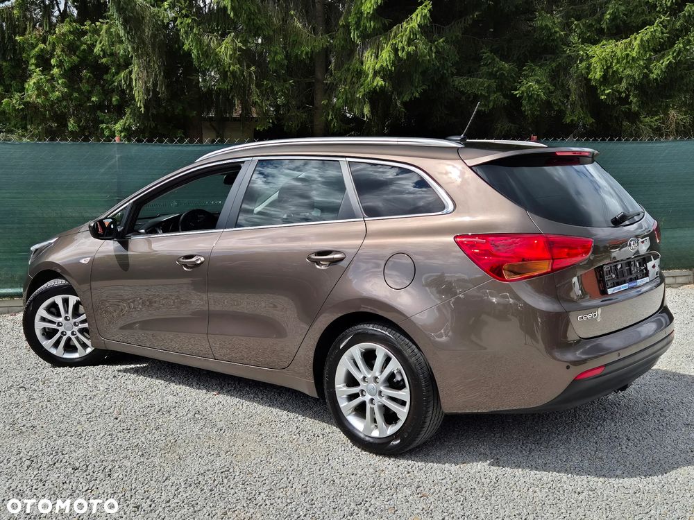 Kia Ceed 1.6 GDI Fifa World Cup Edition - 16