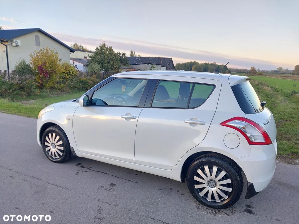 Suzuki Swift 2012 photo 3