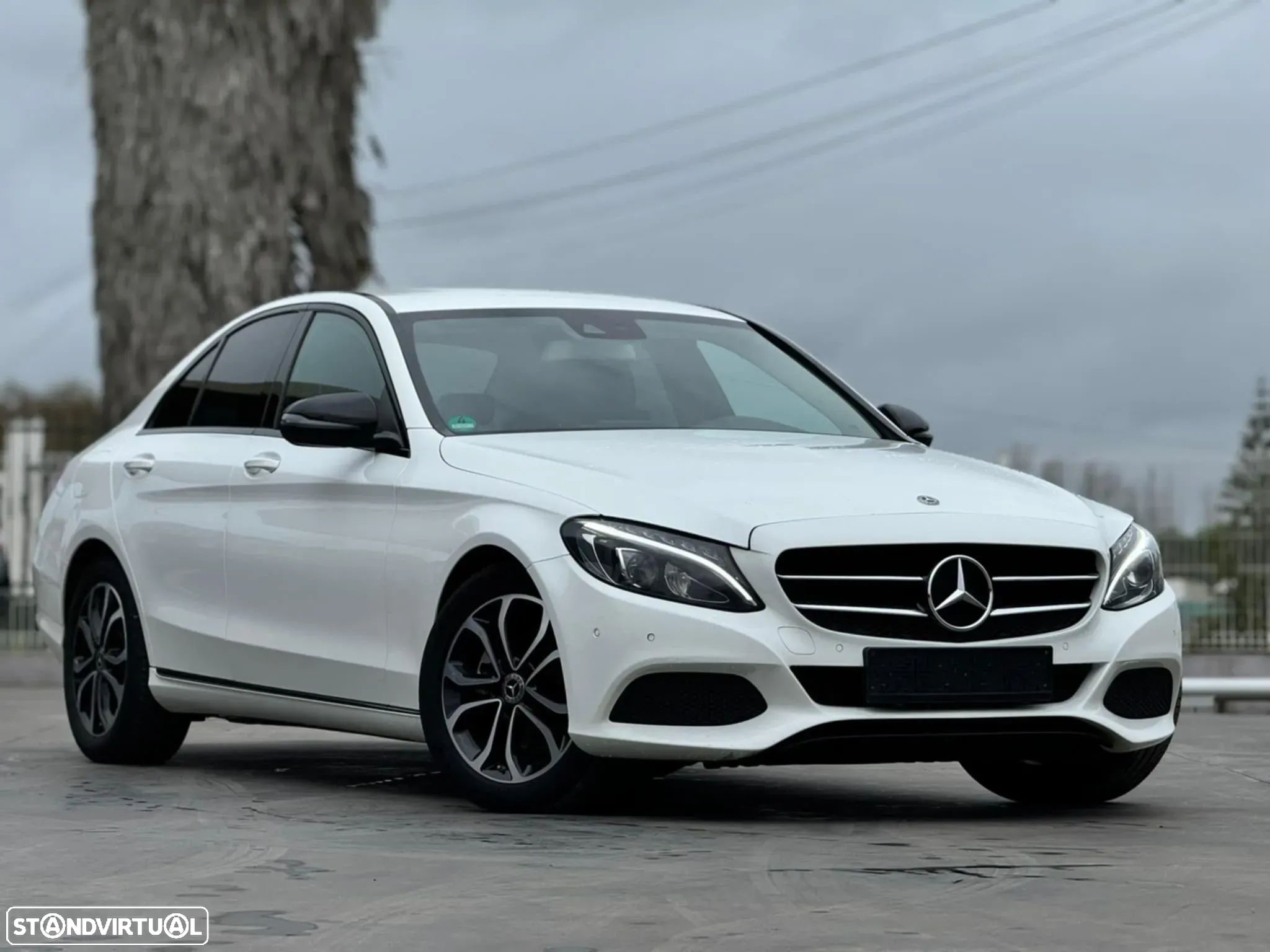 Mercedes-Benz 220 - 1