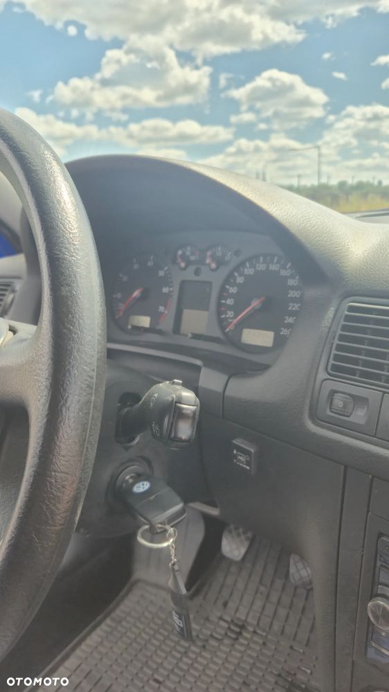 Volkswagen Golf 1.6 Comfortline - 22