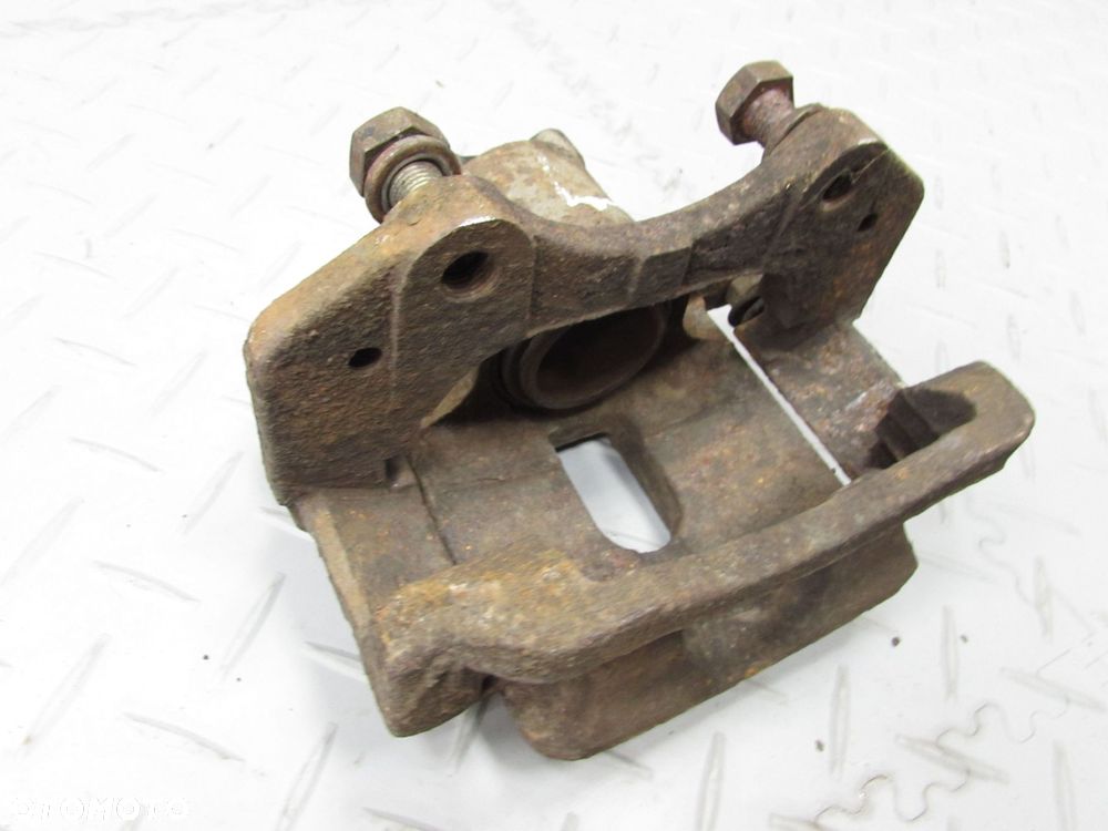MITSUBISHI CANTER FUSO 7C 9C 13-22 3.0 E6 ZACISK HAMULCOWY TYL PRAWY 17R - 7