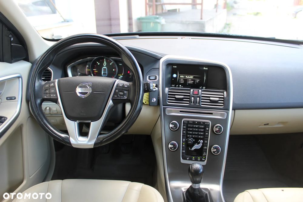 Volvo XC 60 D4 AWD R-Design Summum - 6