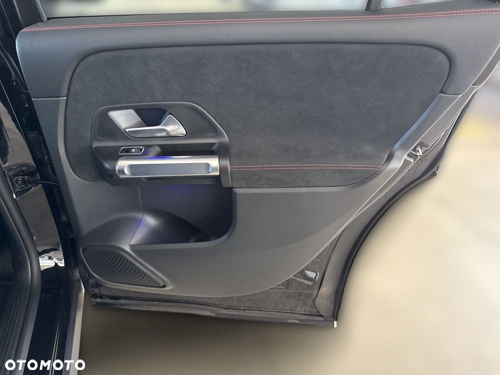 Mercedes-Benz GLB - 23