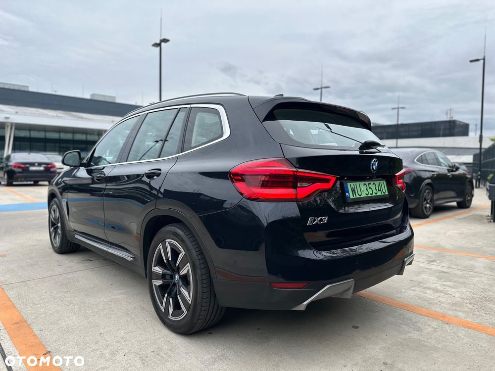 BMW iX3 - 10