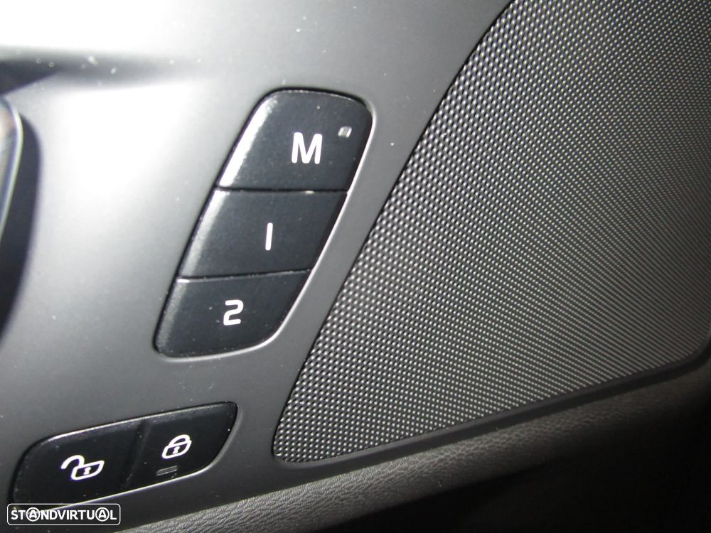 Volvo V60 2.0 D4 R-Design Geartronic - 28