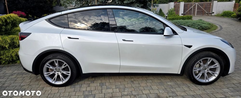 Tesla Model Y Long Range Dual Motor AWD - 9