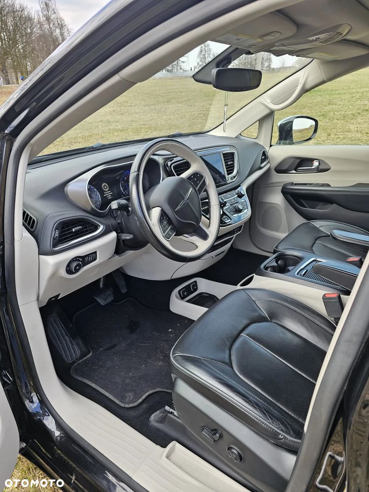 Chrysler Pacifica - 6