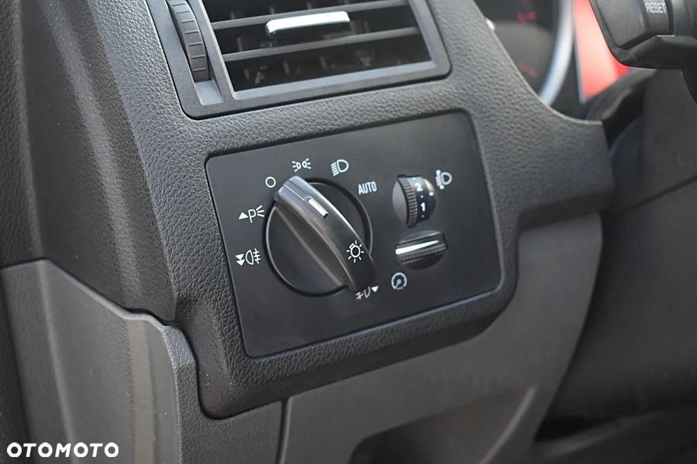 Ford Kuga 2.0 TDCi 2x4 Titanium - 28