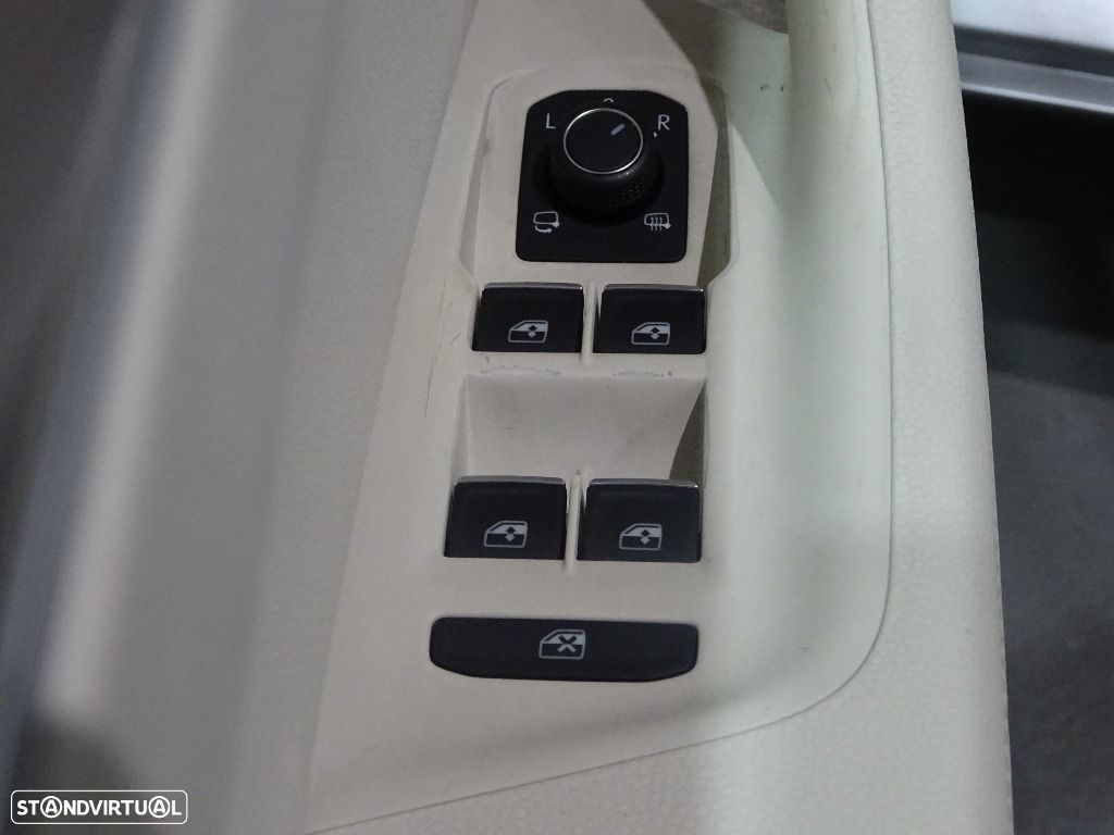 VW Passat Variant 2.0 TDi Highline - 9