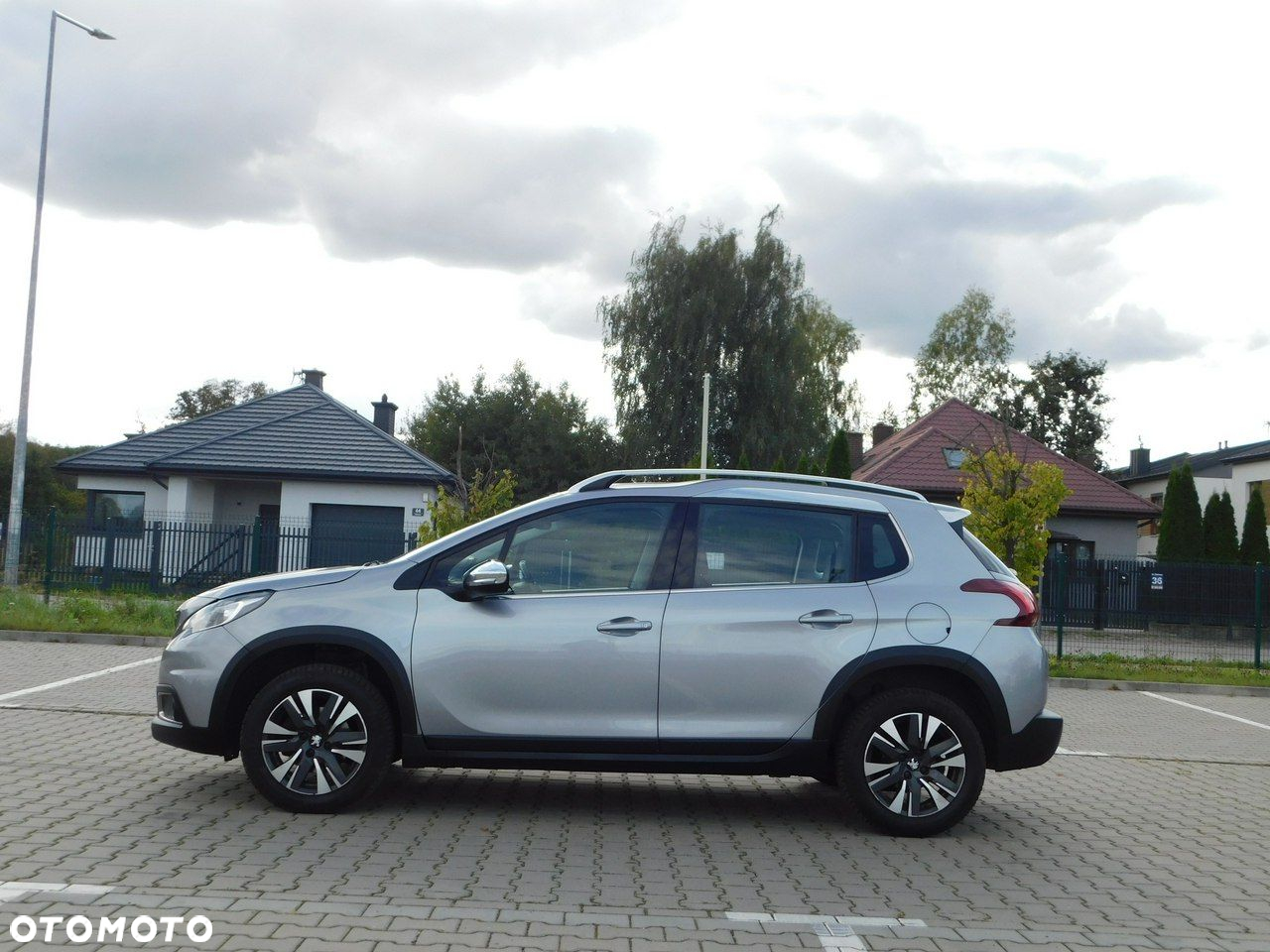 Peugeot 2008 1.2 Pure Tech GPF Allure S&S - 2