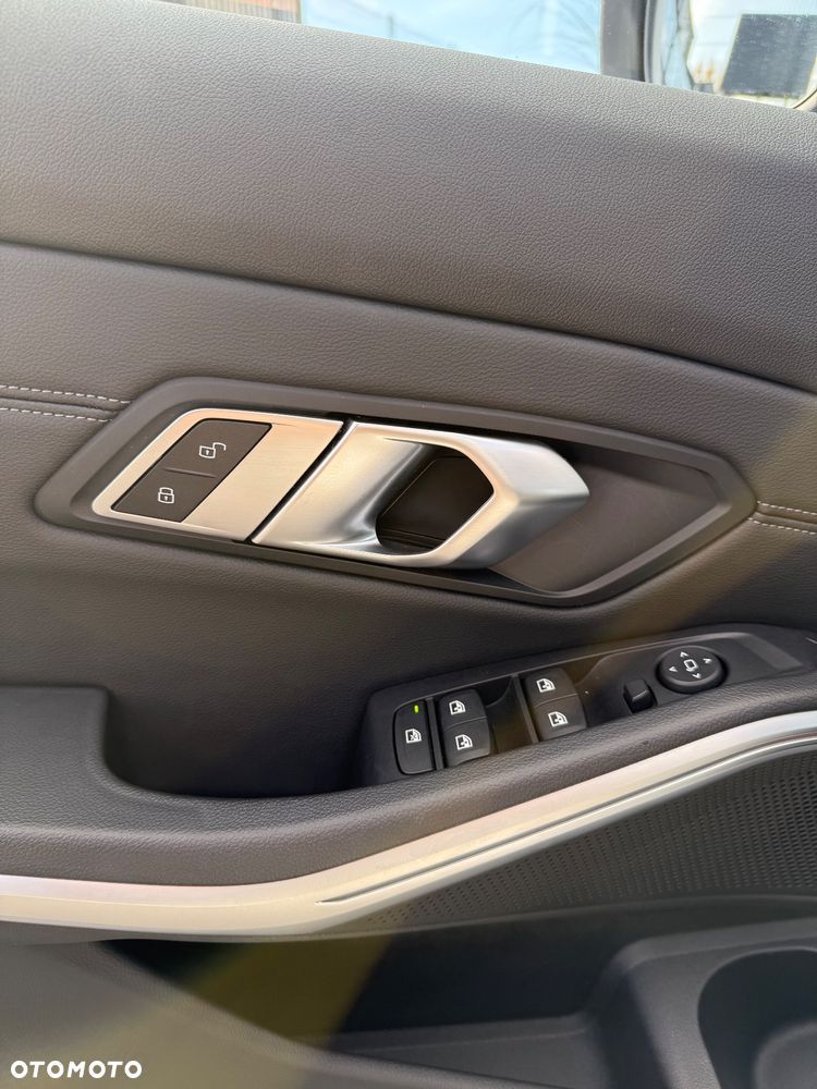 BMW Seria 3 318i Sport Line - 11