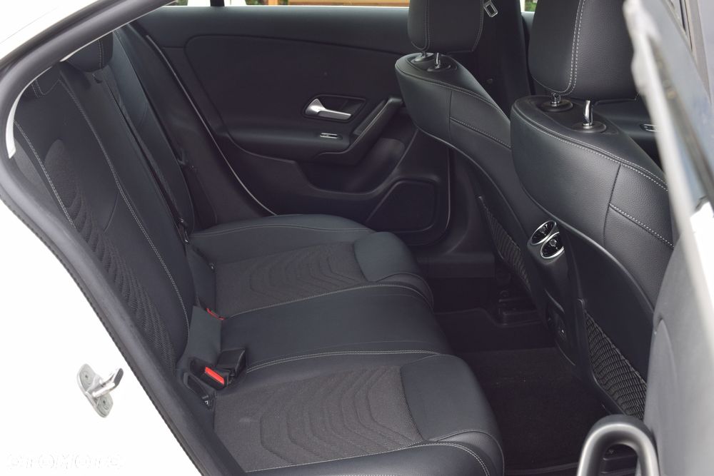 Mercedes-Benz CLA 200 mHEV AMG Line 7G-DCT - 32