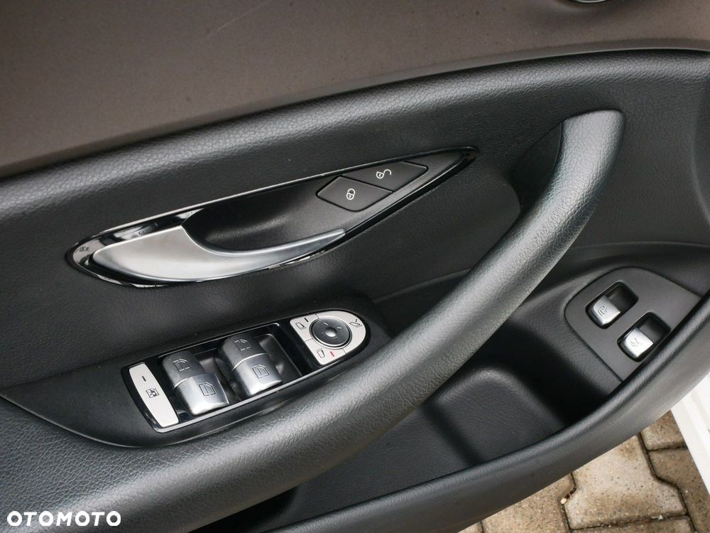 Mercedes-Benz Klasa E 220 d 9G-TRONIC - 21