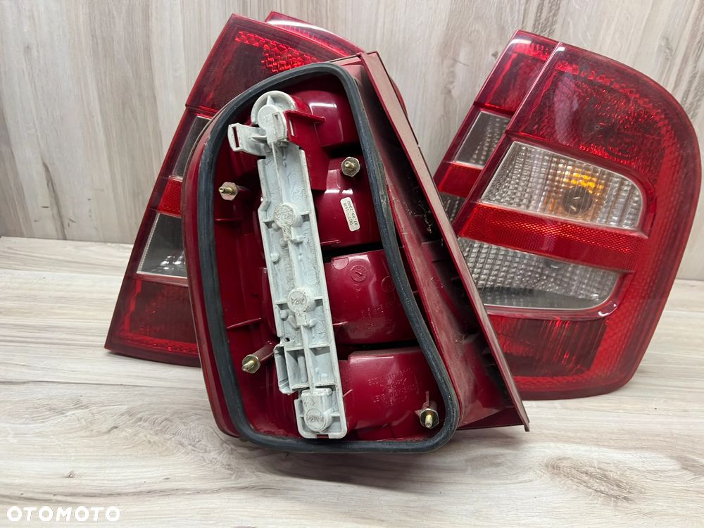 LAMPA TYLNA PRAWA SKODA FABIA I HB - 3