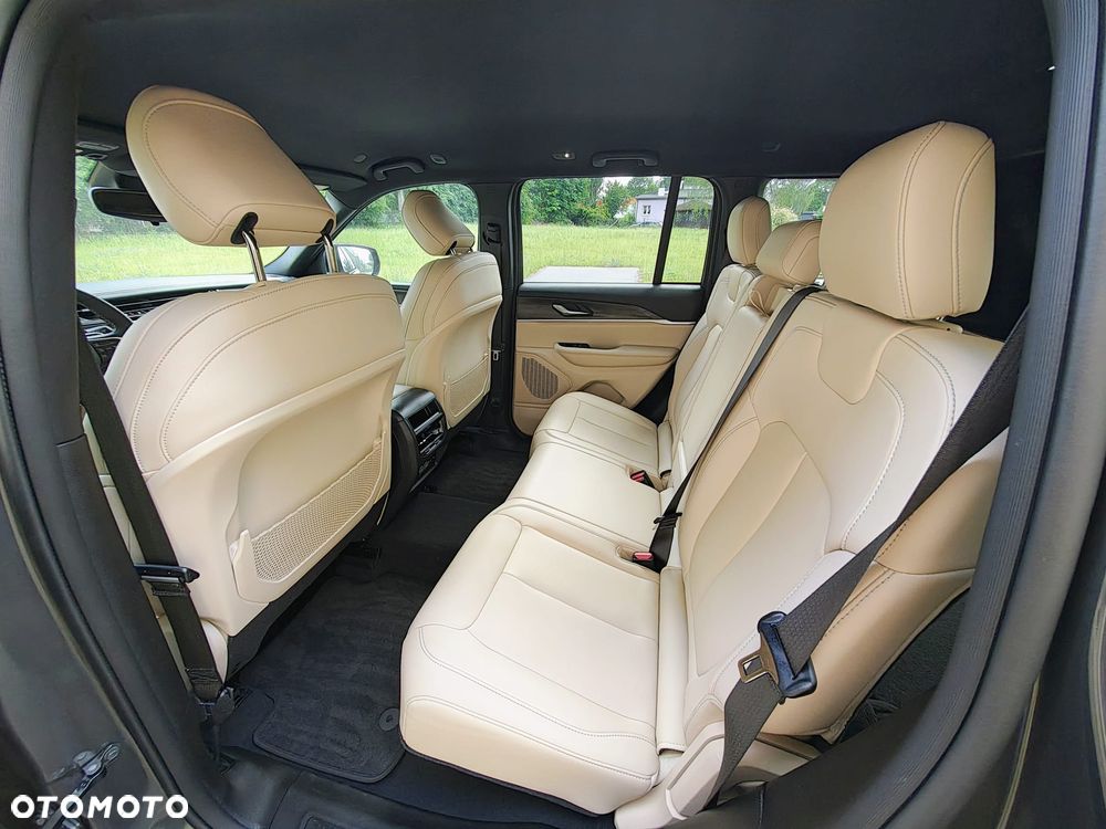 Jeep Grand Cherokee - 17