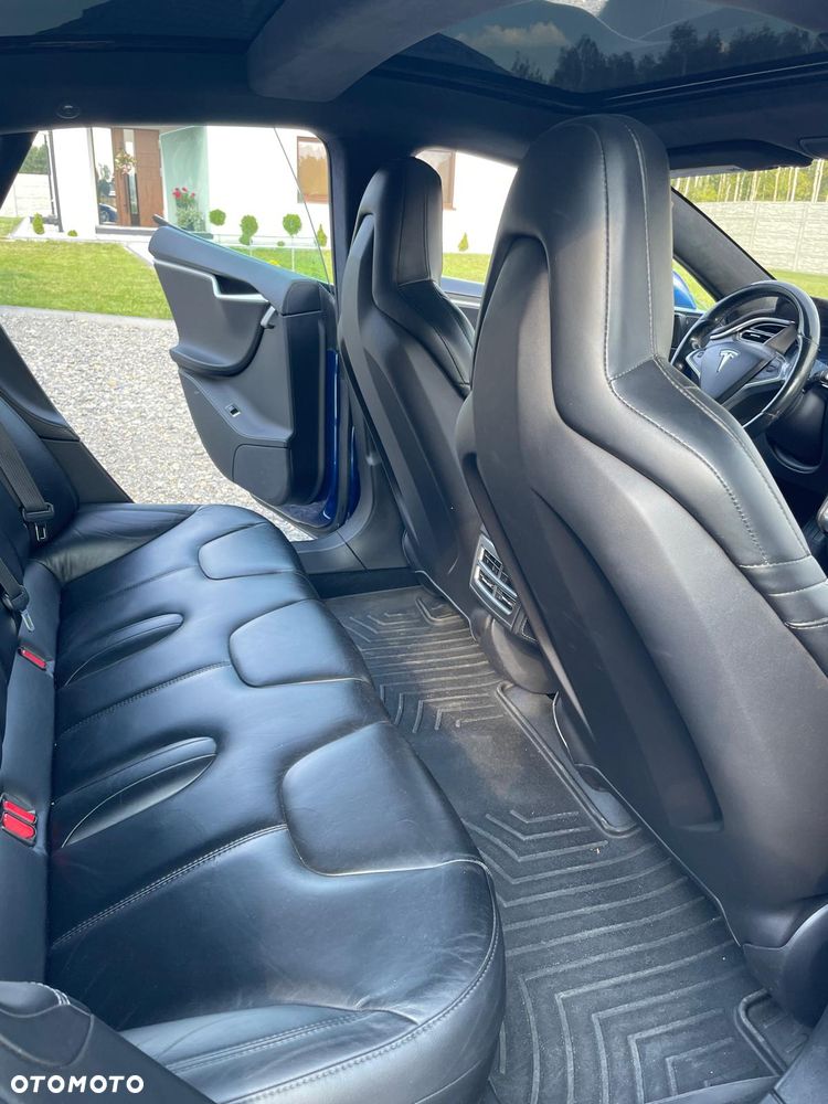 Tesla Model S - 8