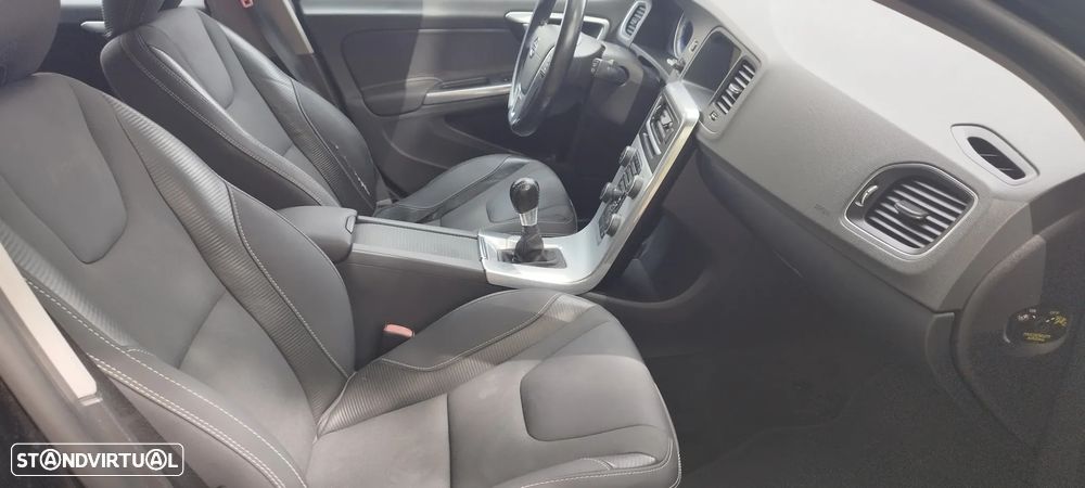 Volvo V60 2.0 D3 R-Design Momentum - 17