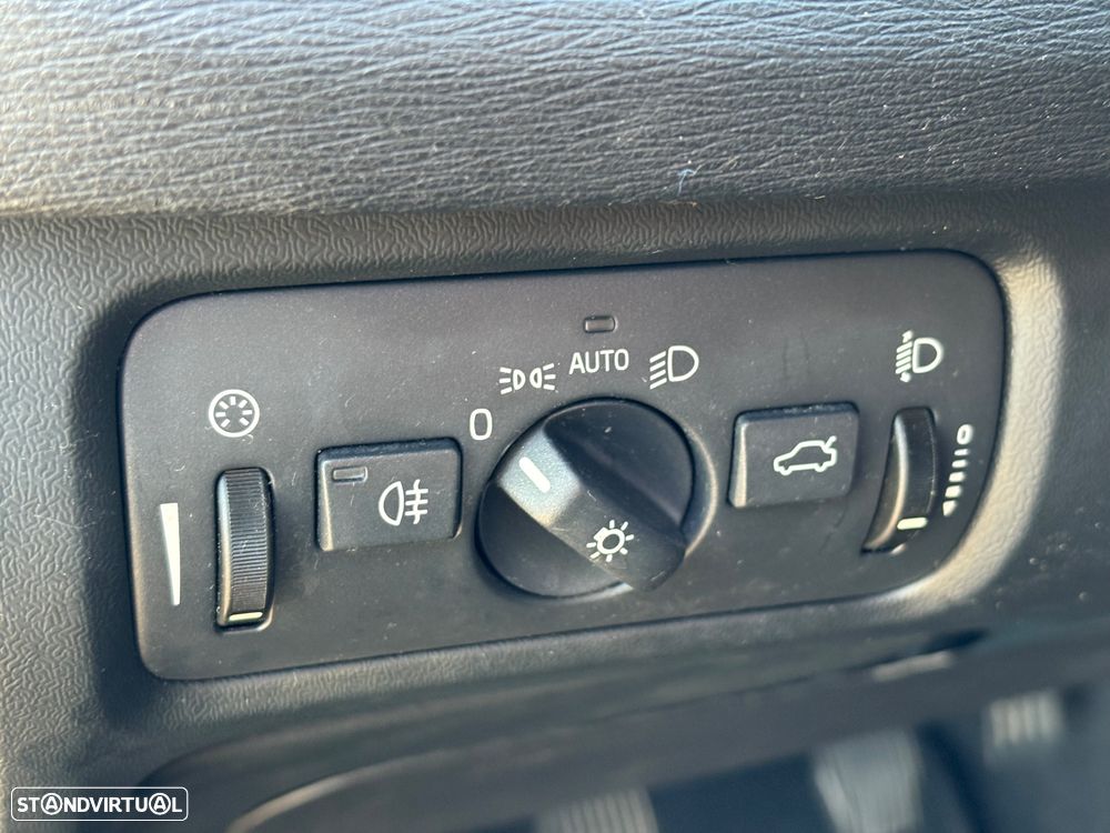 Volvo V40 2.0 D2 R-Design Momentum - 32