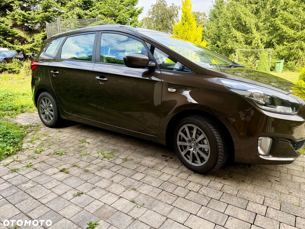 Kia Carens - 10