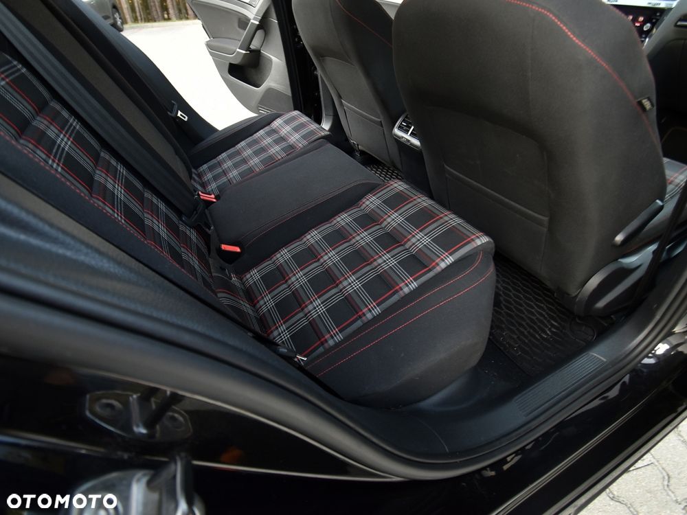 Volkswagen Golf GTI (BlueMotion Technology) DSG Performance - 19