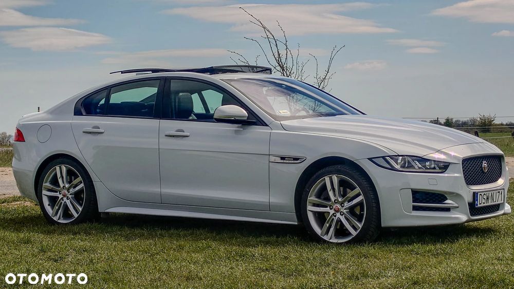Jaguar XE 2.0 D AWD R-Sport - 3