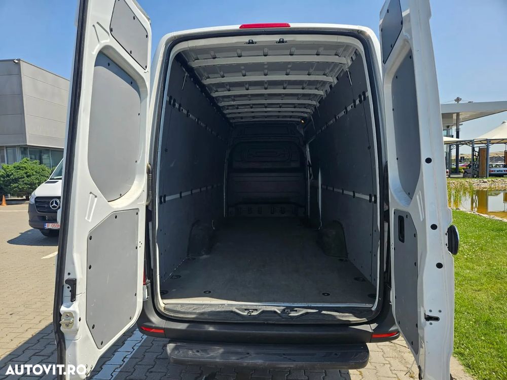 Mercedes-Benz Sprinter - 4