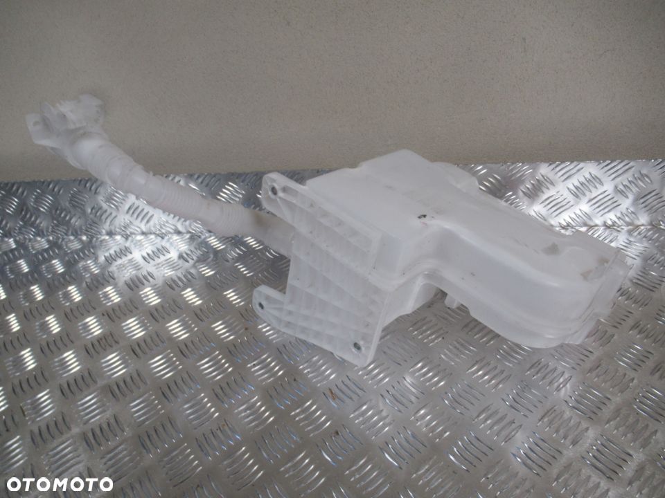 ZBIORNICZEK SPRYSKIWACZY AUDI A3 IV SKODA OCTAVIA IV 4 2020- - 5