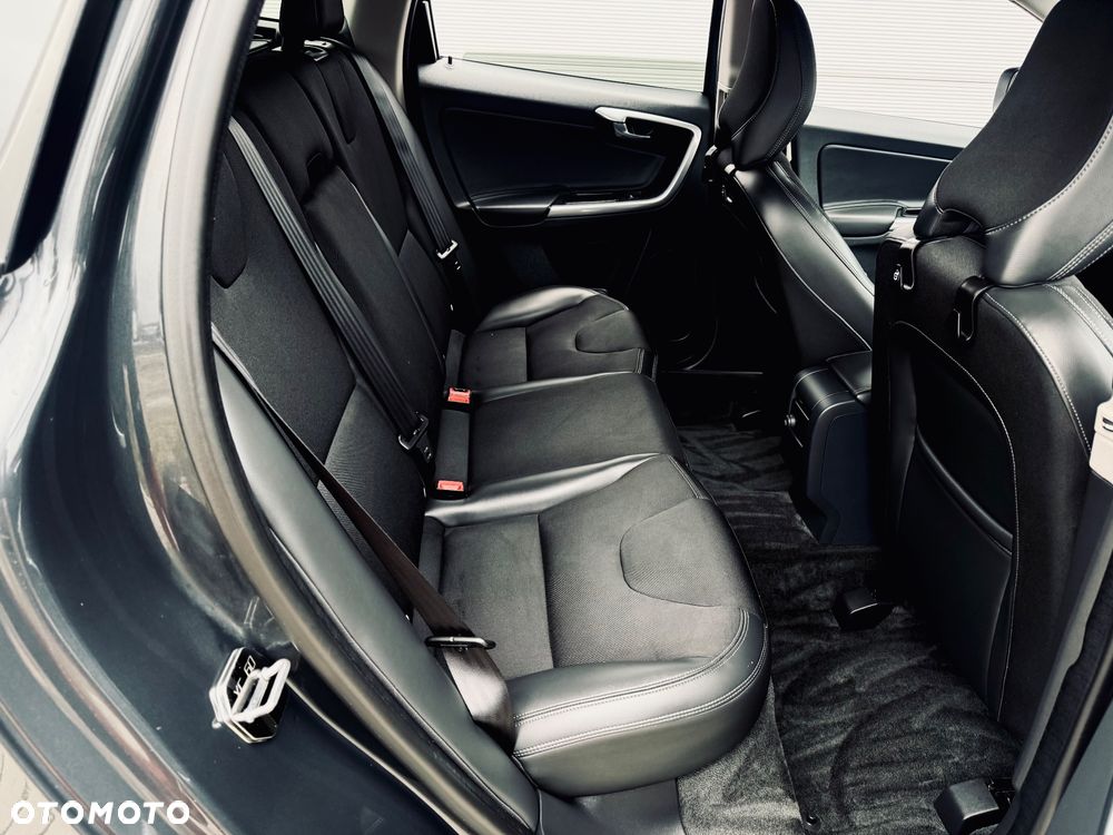 Volvo XC 60 D3 Geartronic Momentum - 33