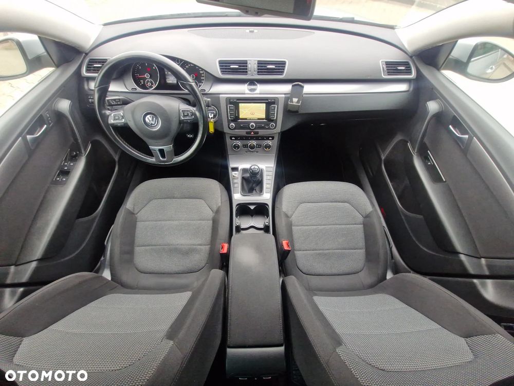 Volkswagen Passat 2.0 TDI DPF BlueMotion Technology Trendline - 23