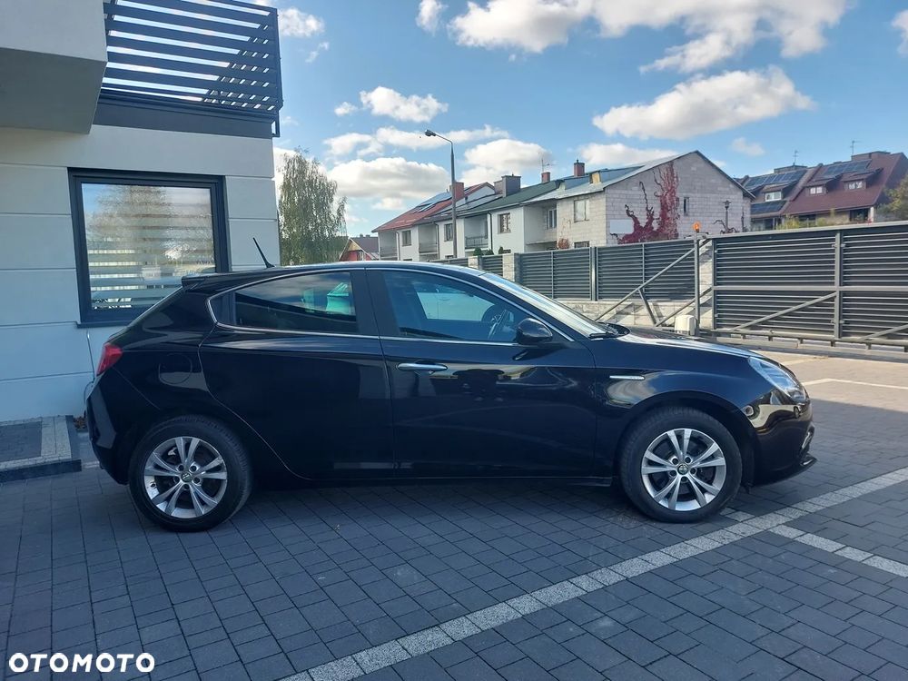 Alfa Romeo Giulietta 2.0 JTDM Distinctive - 4