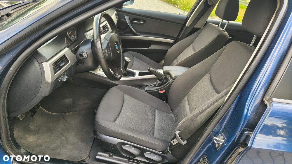 BMW Seria 3 318i - 9