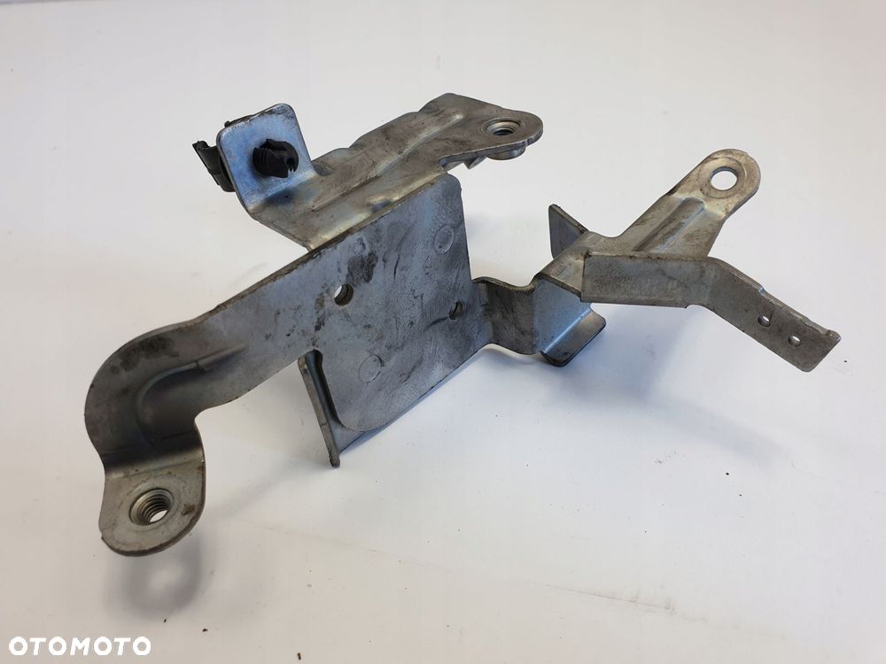 Mercedes W205 3.0 V6 UCHWYT MOCOWANIE A2761596041 - 4