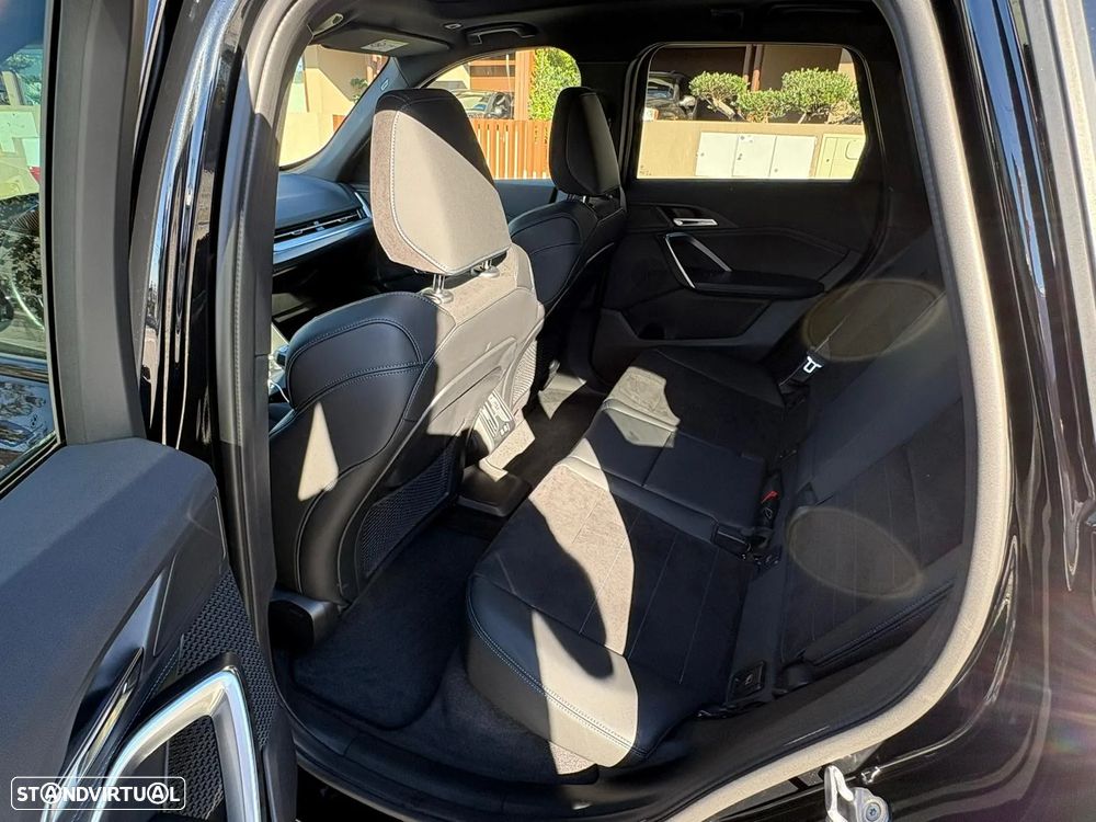 BMW iX1 eDrive20 Pack Desportivo M - 9