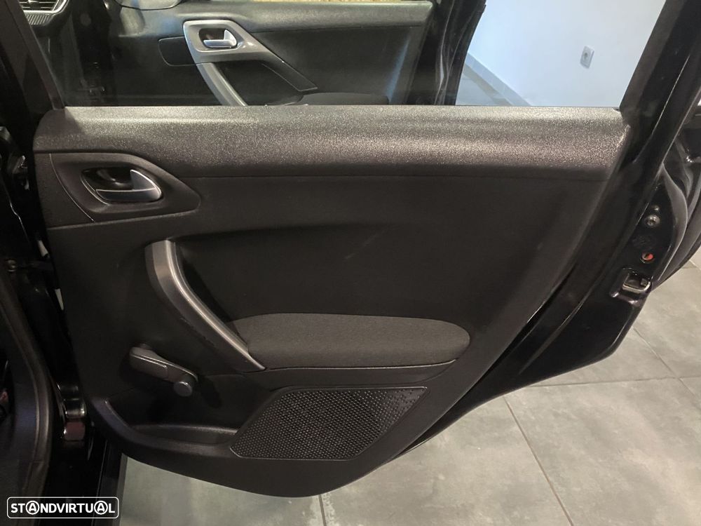 Peugeot 2008 1.5 BlueHDi Style - 42