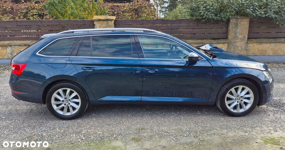 Skoda Superb 2.0 TDI DSG Ambition - 34