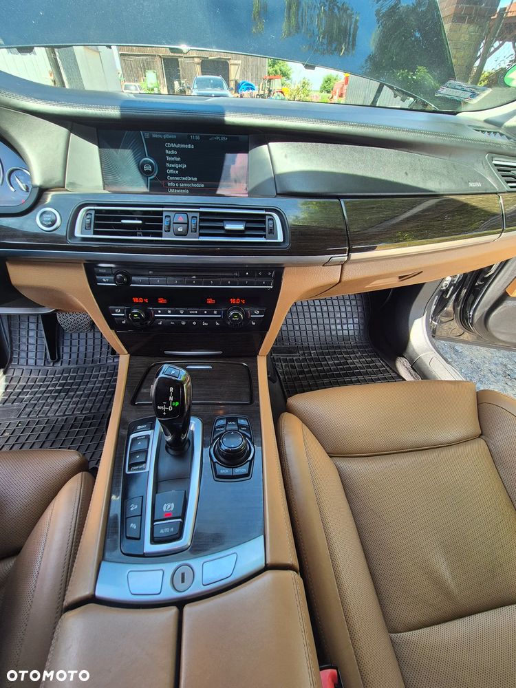 BMW Seria 7 740d xDrive - 13